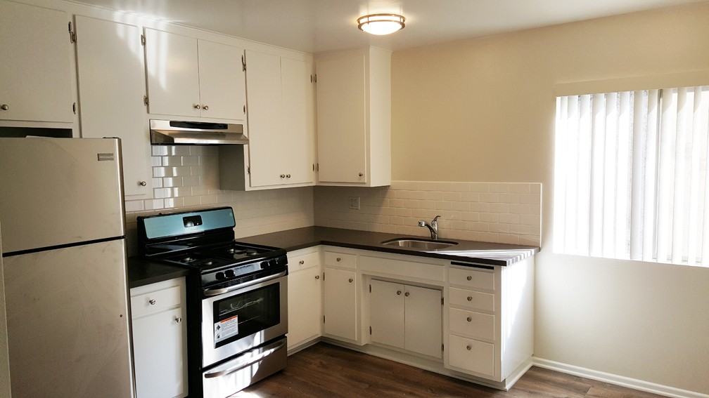 48 Broadmoor Plaza - Photo 3 of 10