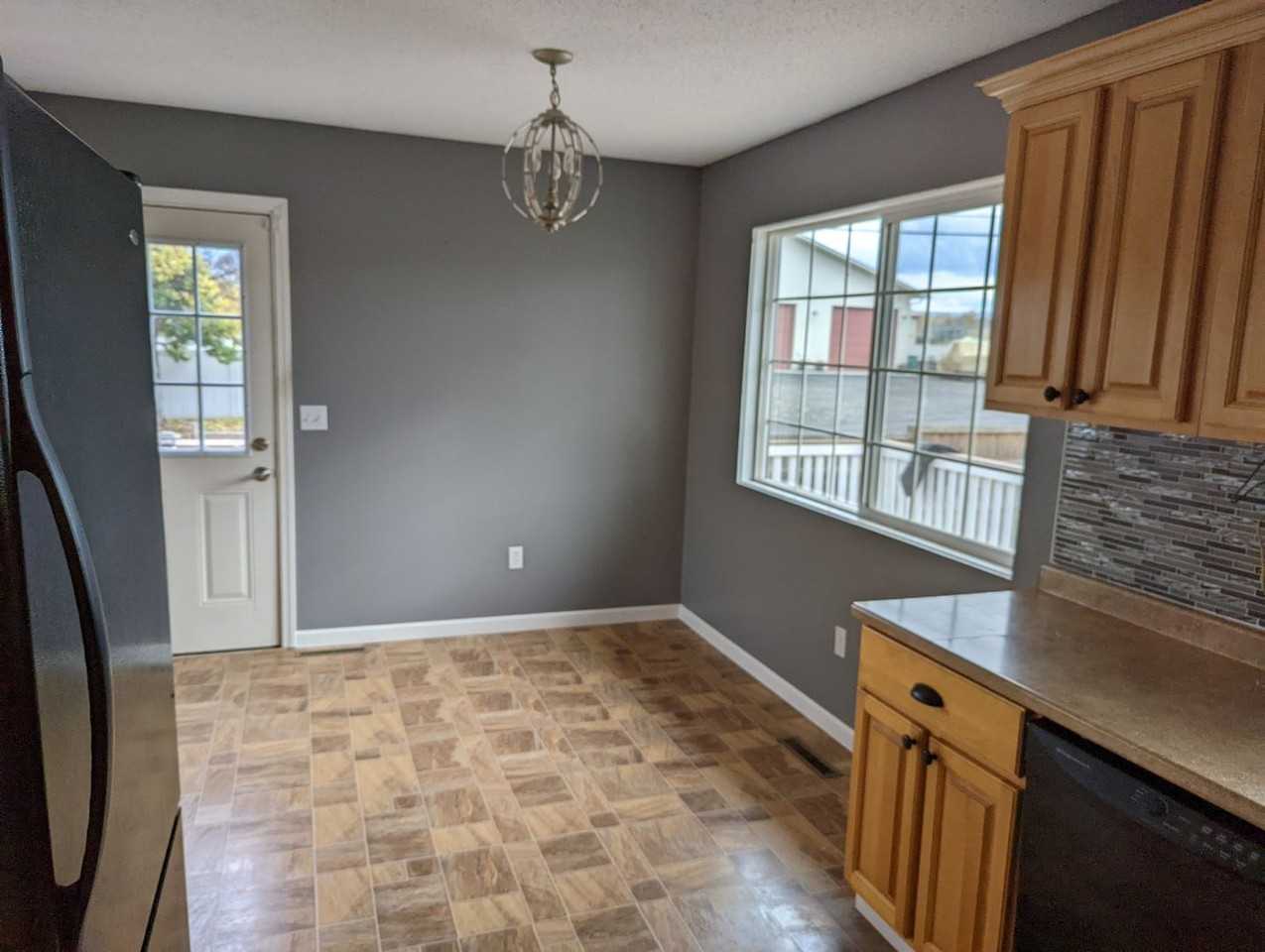 1638 Grelle Ave - Photo 3 of 23