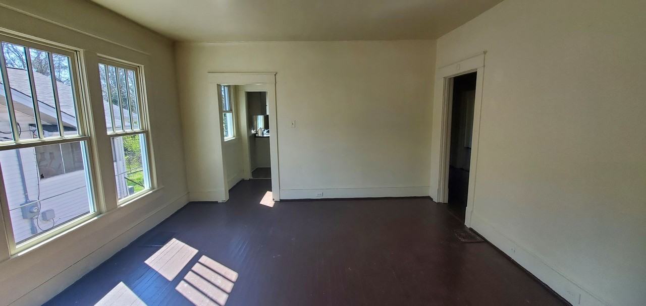 1004 Caldwell St - Photo 2 of 9