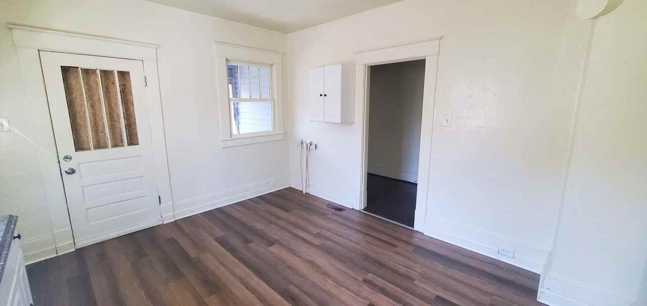 1004 Caldwell St - Photo 3 of 9