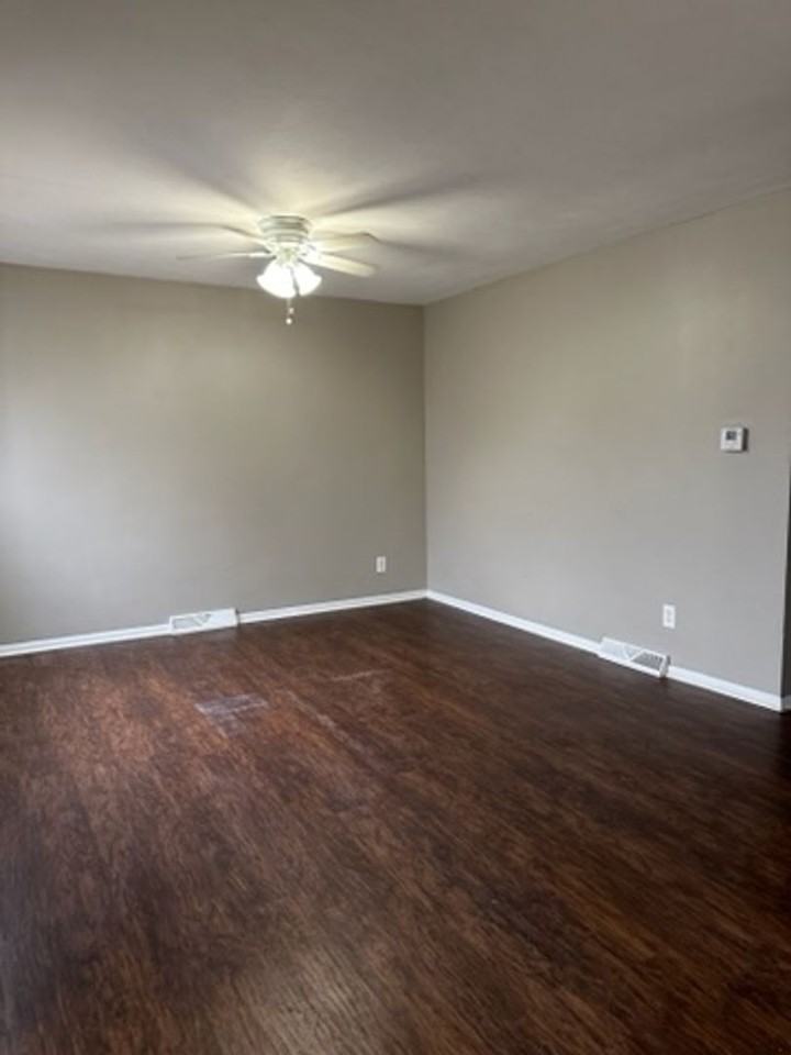 955 Moyer Ave - Photo 2 of 10