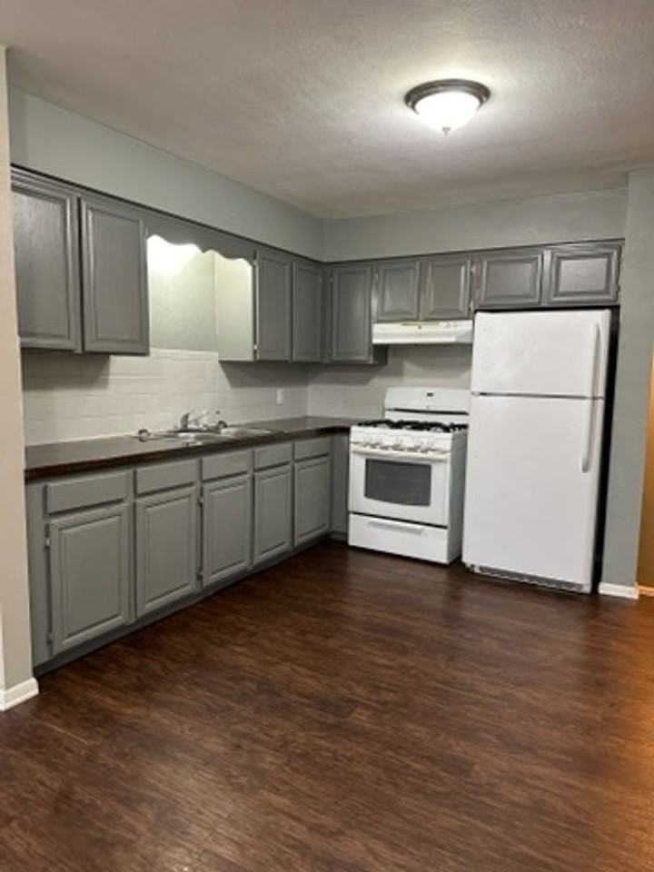 955 Moyer Ave - Photo 3 of 10