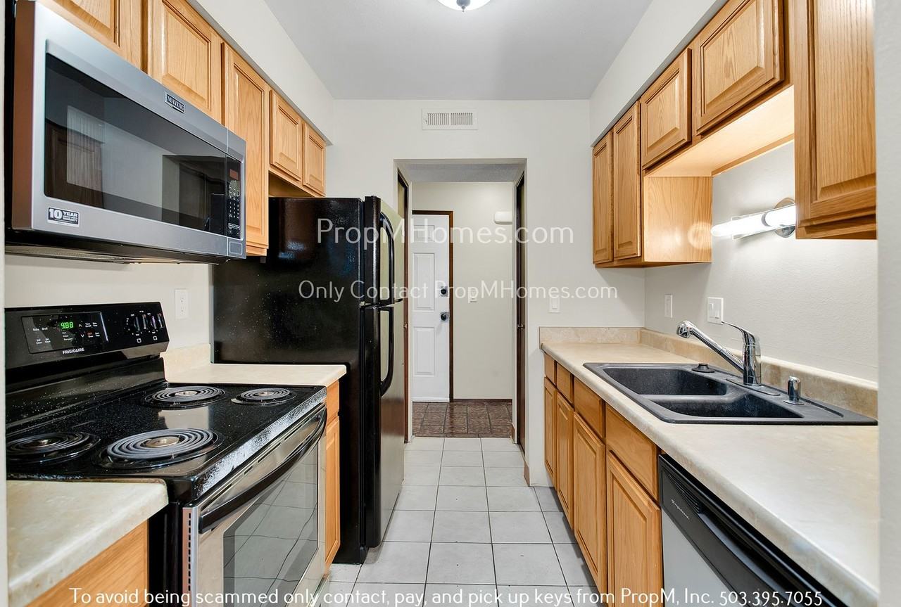 3162 Se Lake Rd - Photo 3 of 31