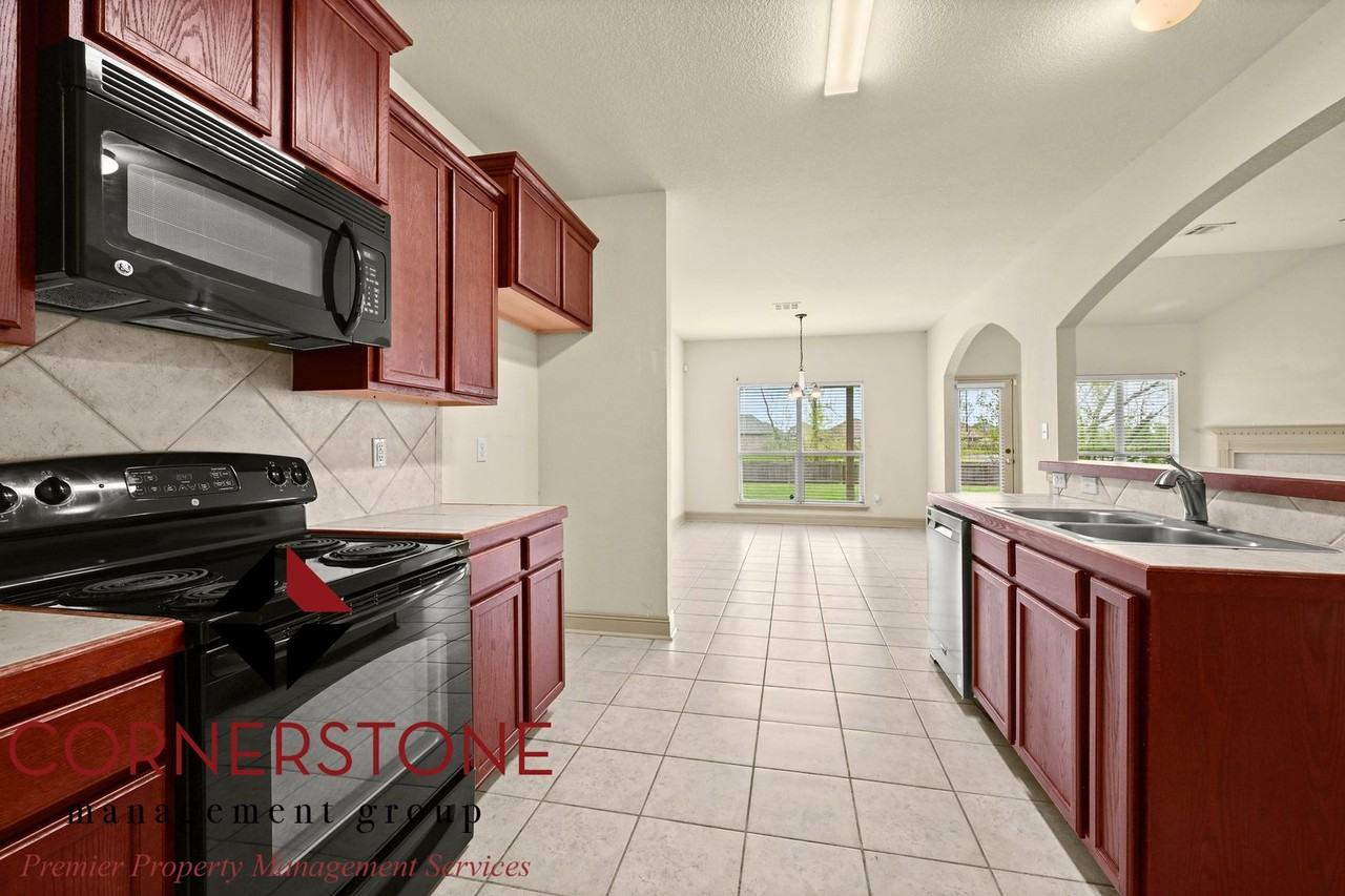 5176 Wildwood Dr - Photo 2 of 17