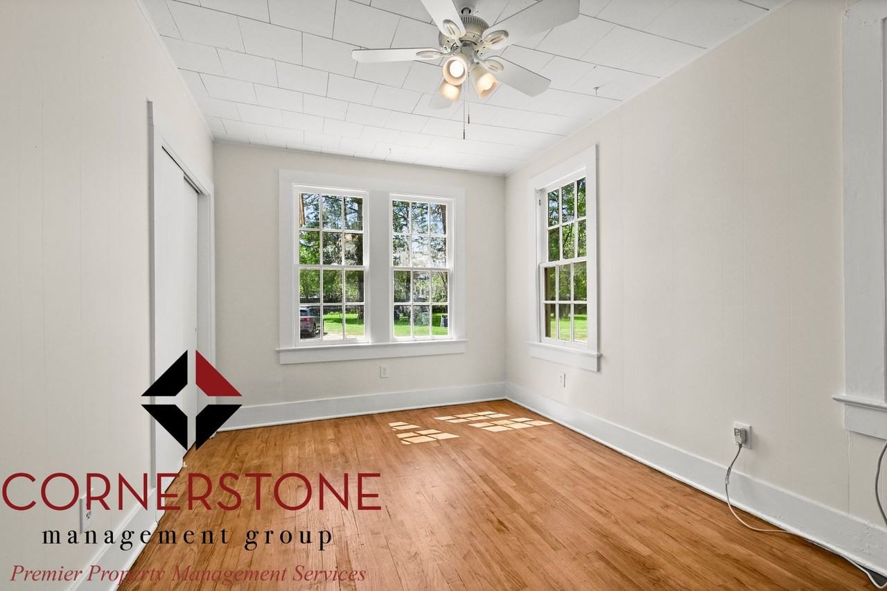 3243/3245 Ivanhoe Street - Photo 6 of 8