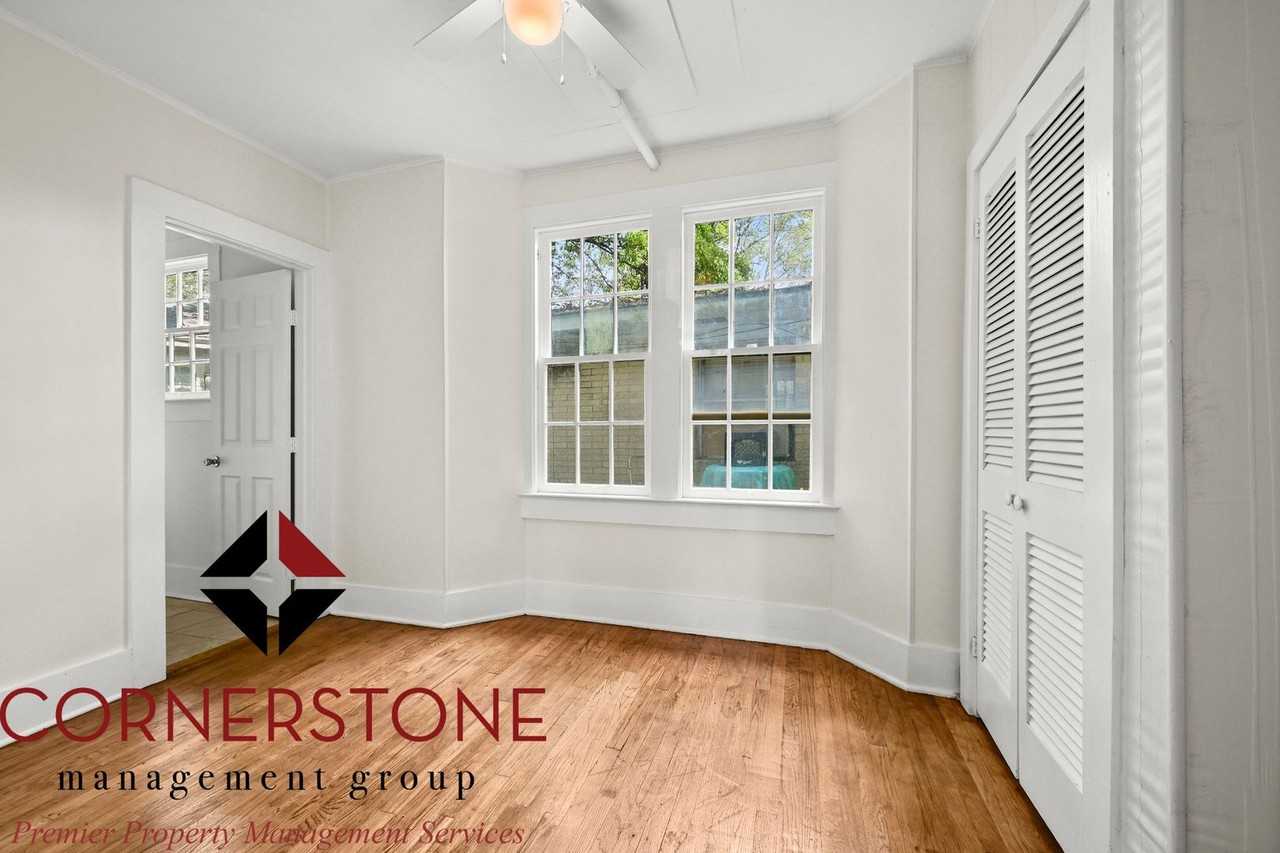 3243/3245 Ivanhoe Street - Photo 7 of 8