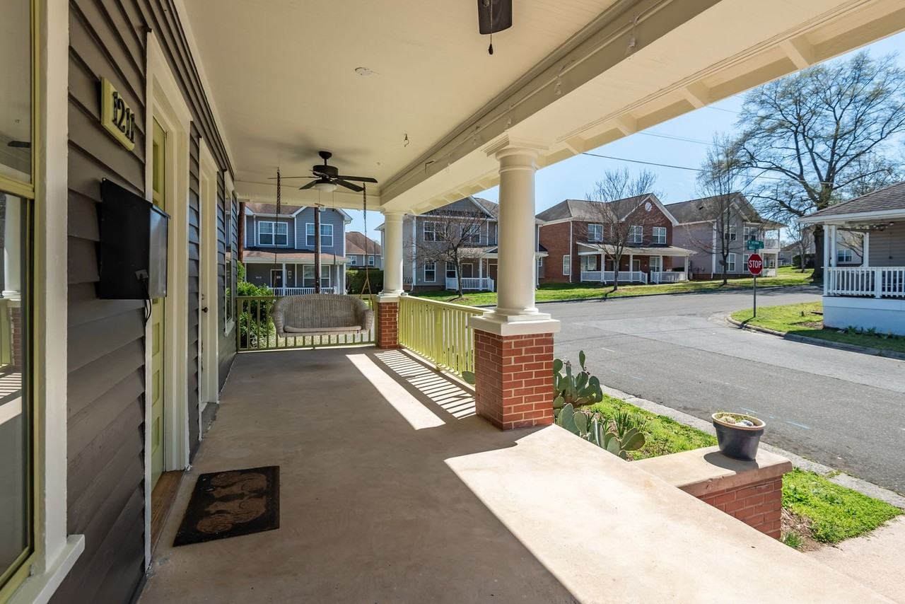 1211 Wall St - Photo 4 of 18