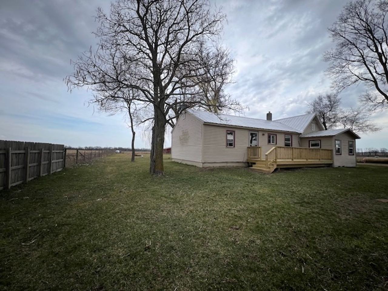 10863 N Meridian Rd - Photo 2 of 13