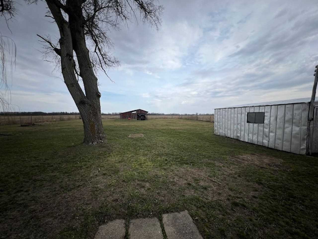 10863 N Meridian Rd - Photo 3 of 13