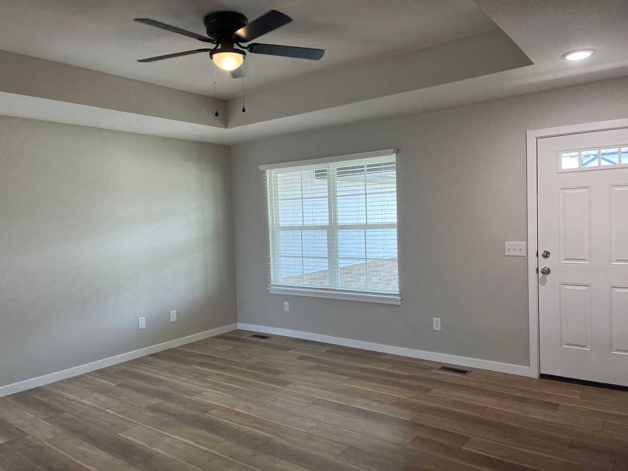 885 S Parkside Cir - Photo 3 of 23