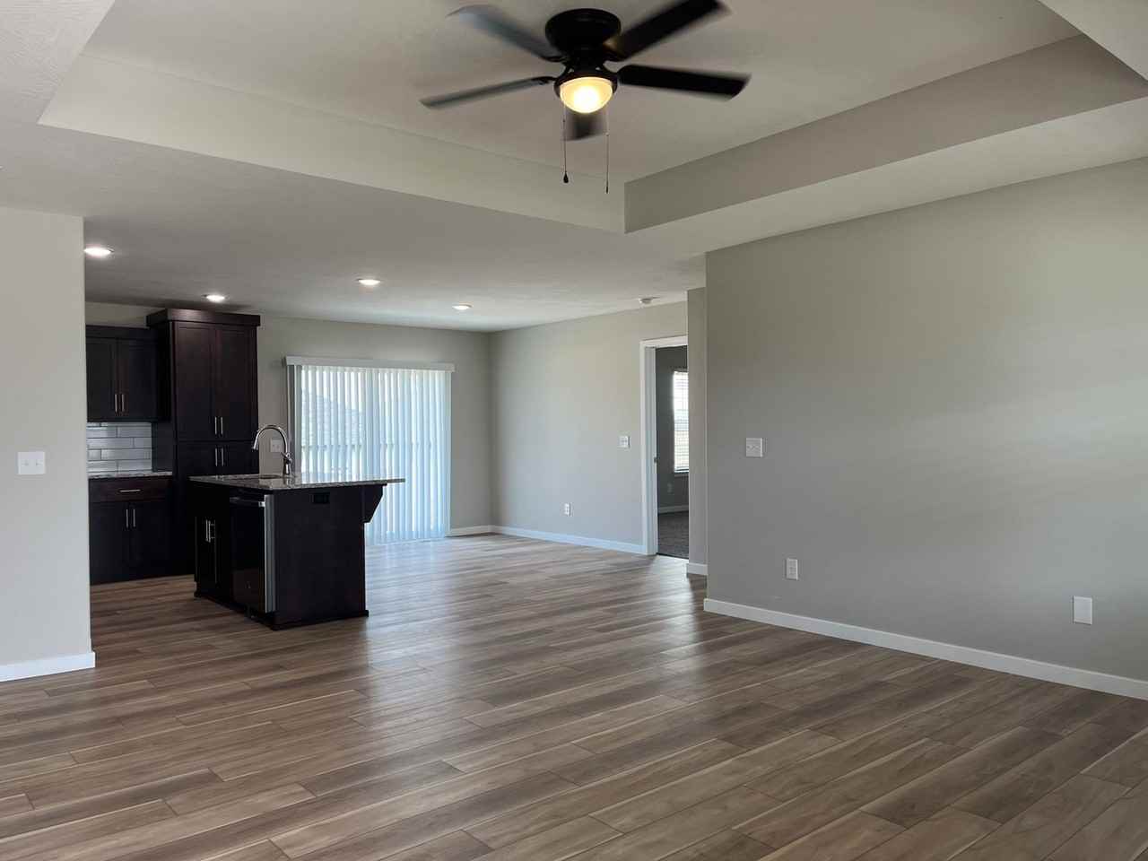 885 S Parkside Cir - Photo 5 of 23