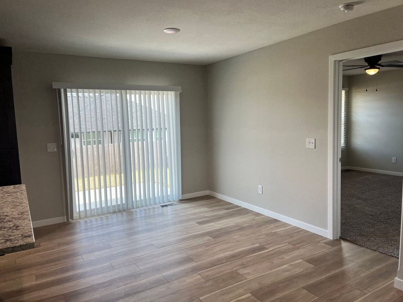 885 S Parkside Cir - Photo 6 of 23