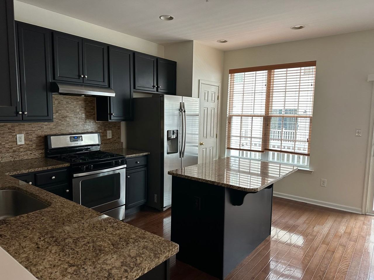 1122 Clemson St - Photo 2 of 27