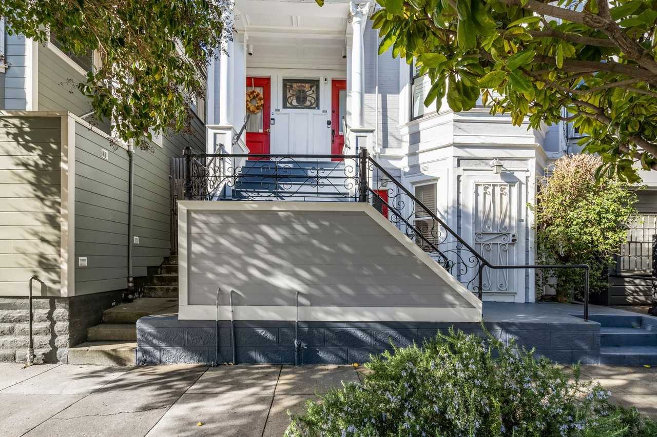 188 27th St - Photo 3 of 31