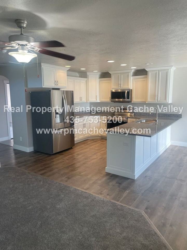 162 E 2480 N - Photo 2 of 24