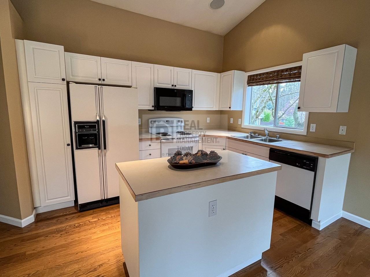 6404 87th St E - Photo 2 of 12