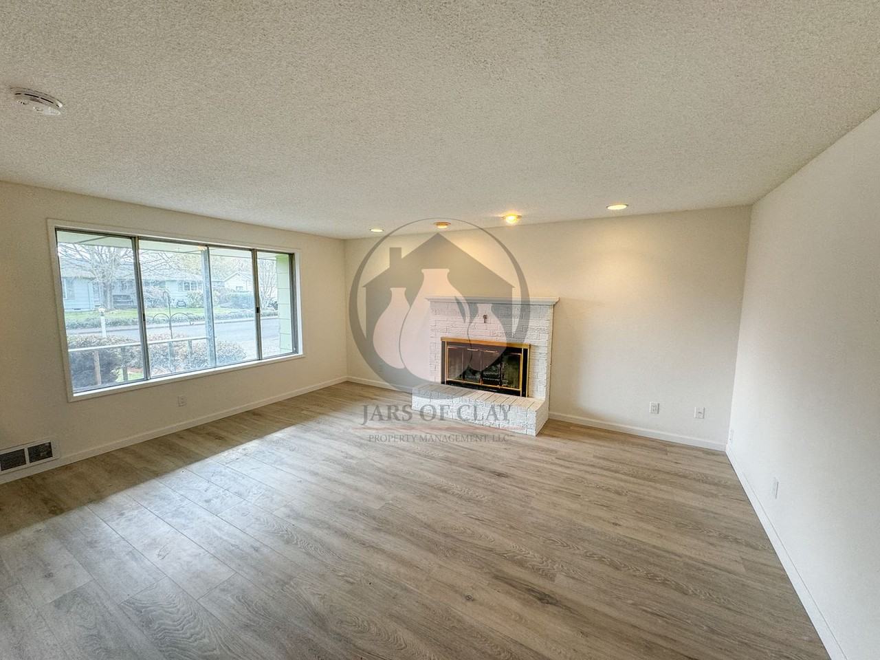 333 Connecticut Ave Se - Photo 3 of 18
