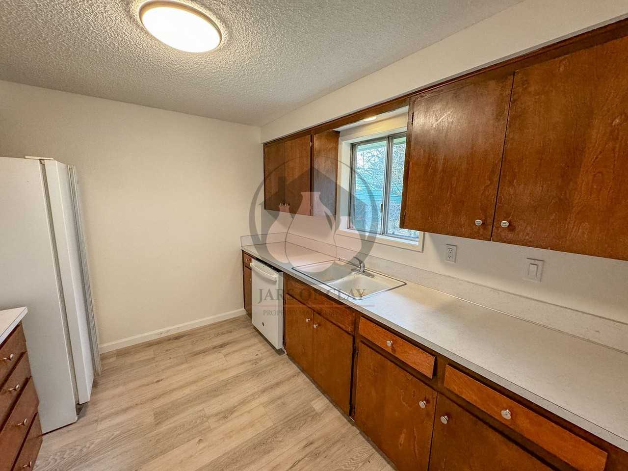 333 Connecticut Ave Se - Photo 4 of 18