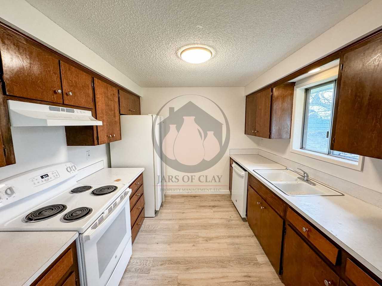 333 Connecticut Ave Se - Photo 5 of 18