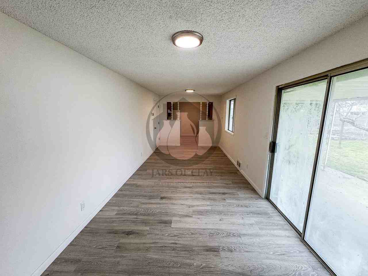 333 Connecticut Ave Se - Photo 6 of 18