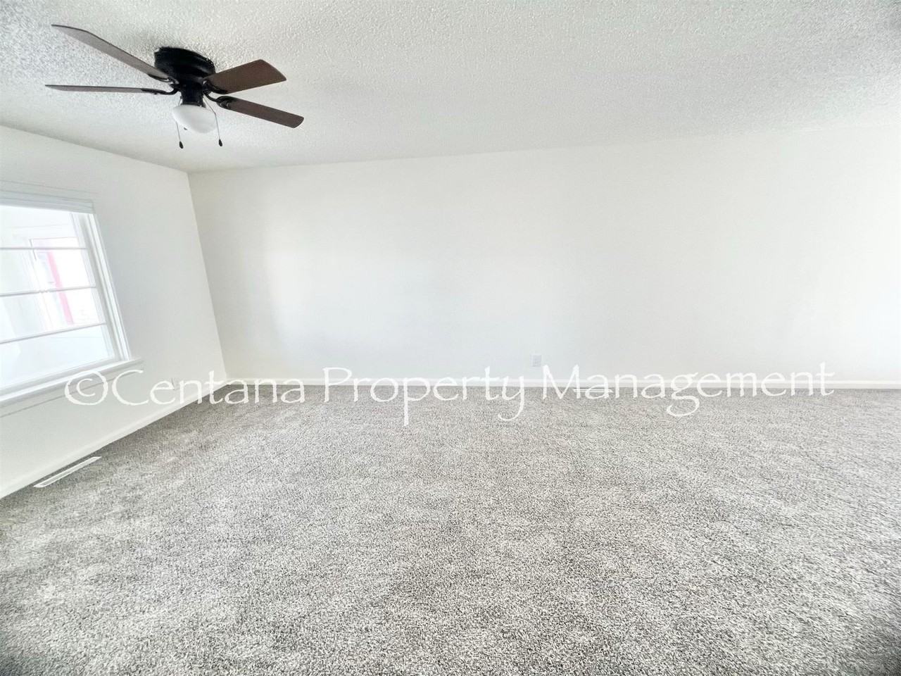 807 E 5th St - Photo 3 of 19