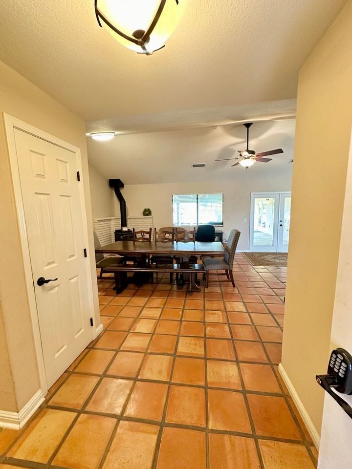 1565 Sutliff Rd - Photo 3 of 35