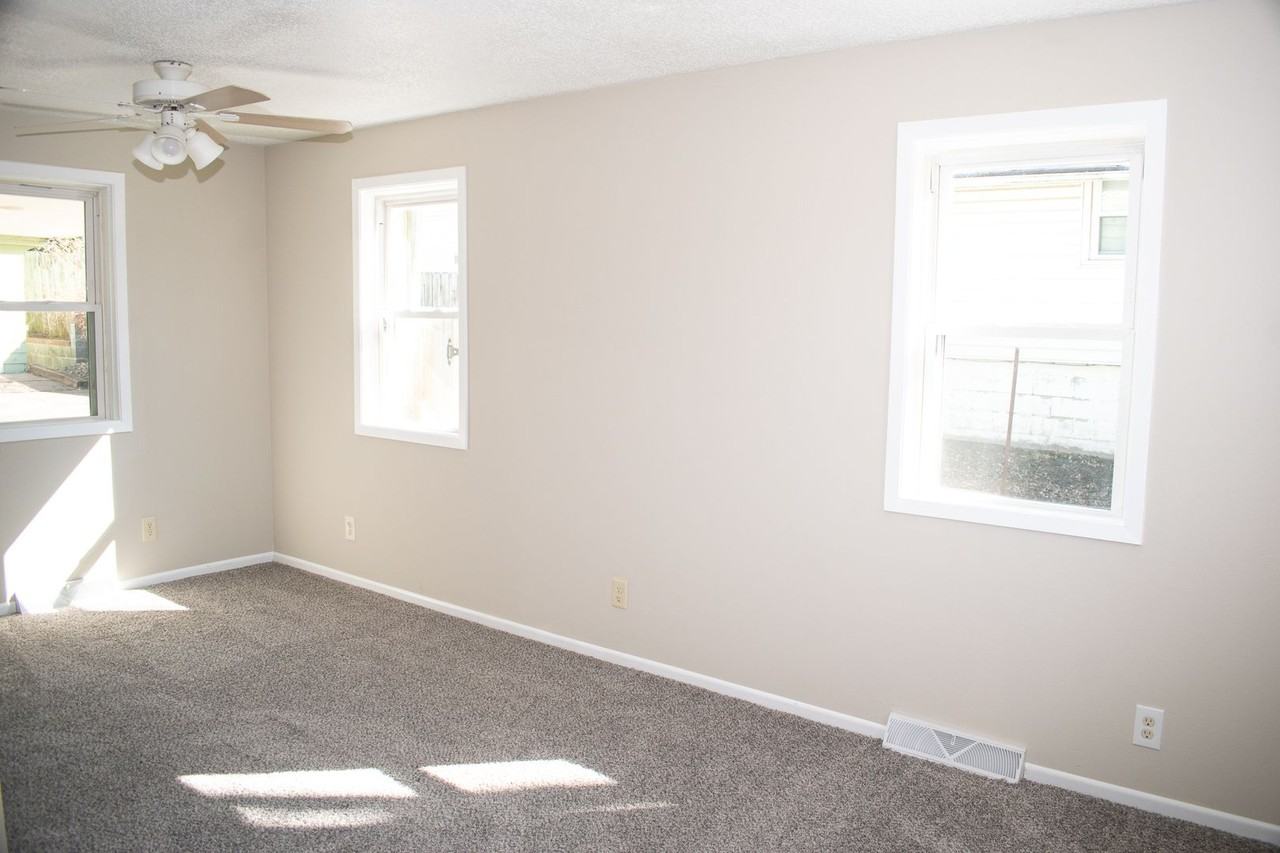 2512 Morton Ave - Photo 2 of 19