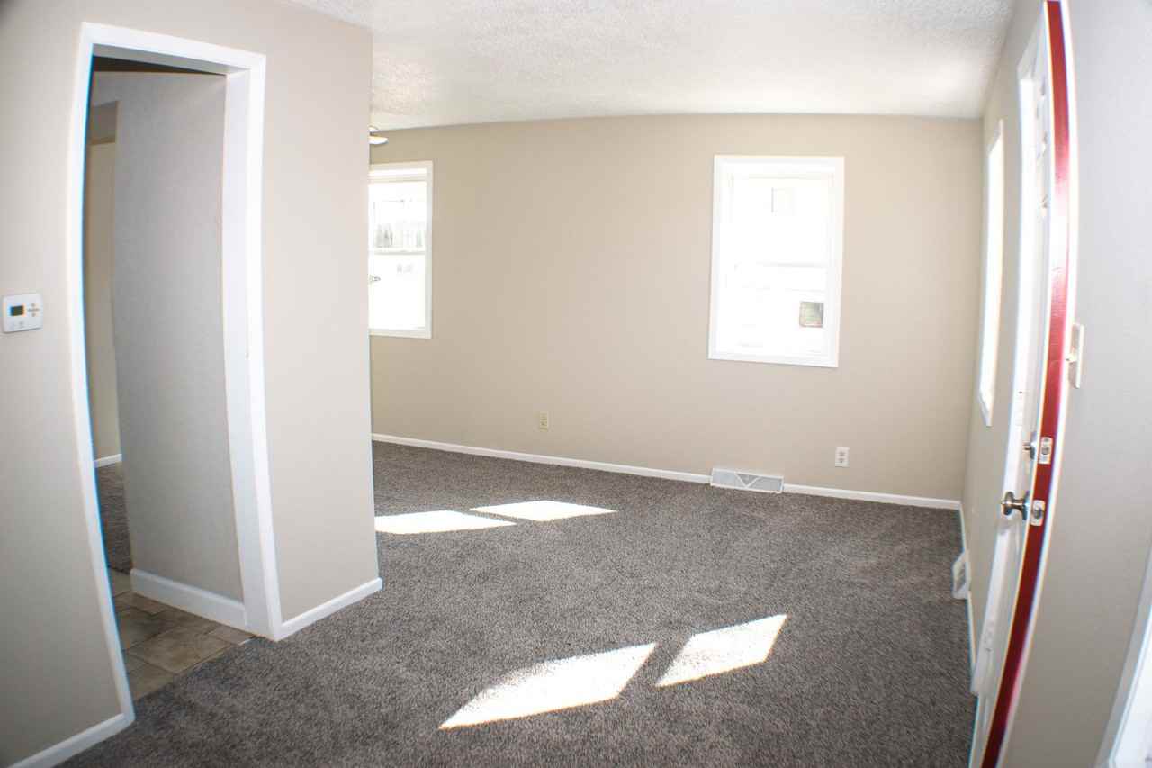 2512 Morton Ave - Photo 3 of 19