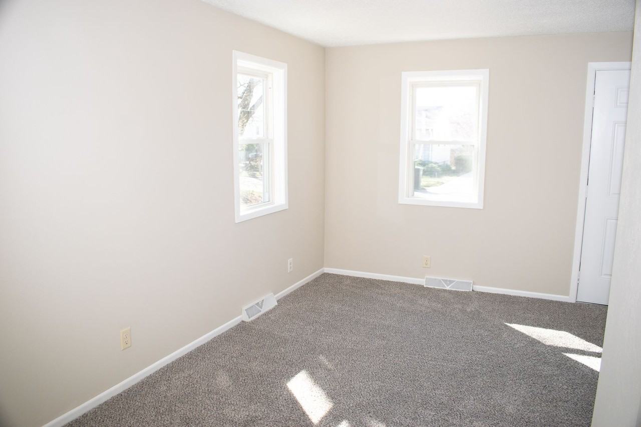 2512 Morton Ave - Photo 5 of 19