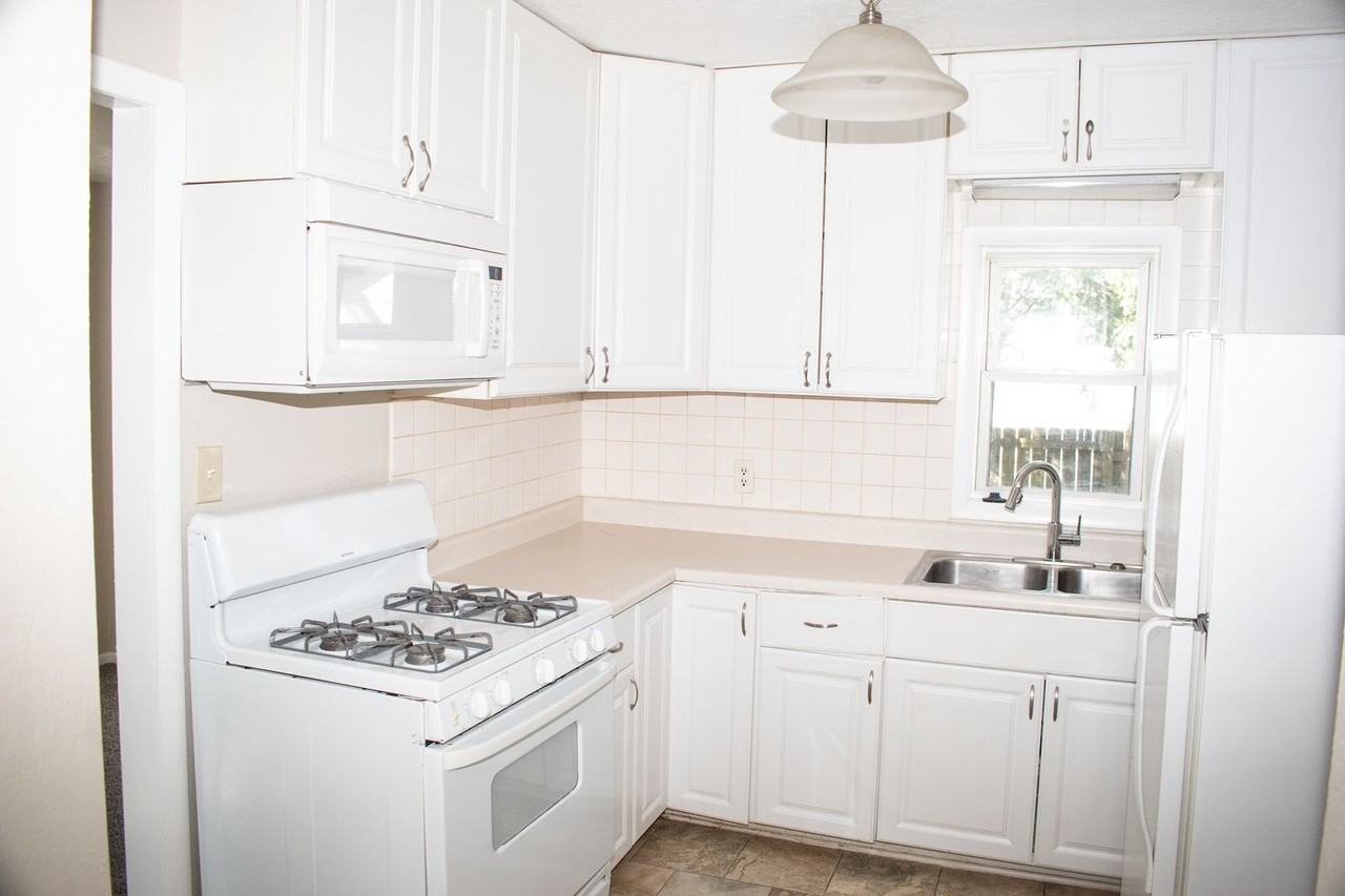 2512 Morton Ave - Photo 6 of 19