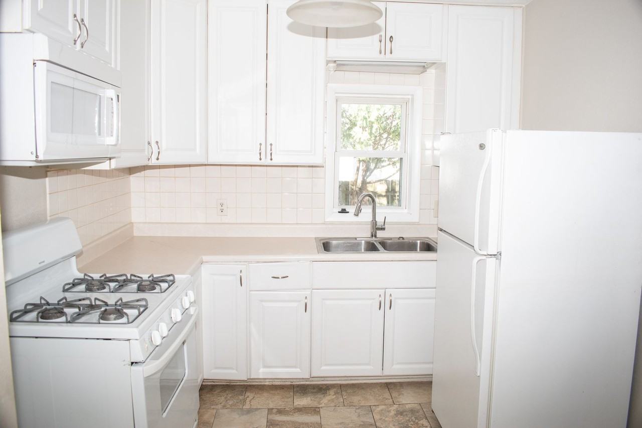 2512 Morton Ave - Photo 7 of 19