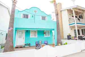 featured image of 915 E Balboa Blvd