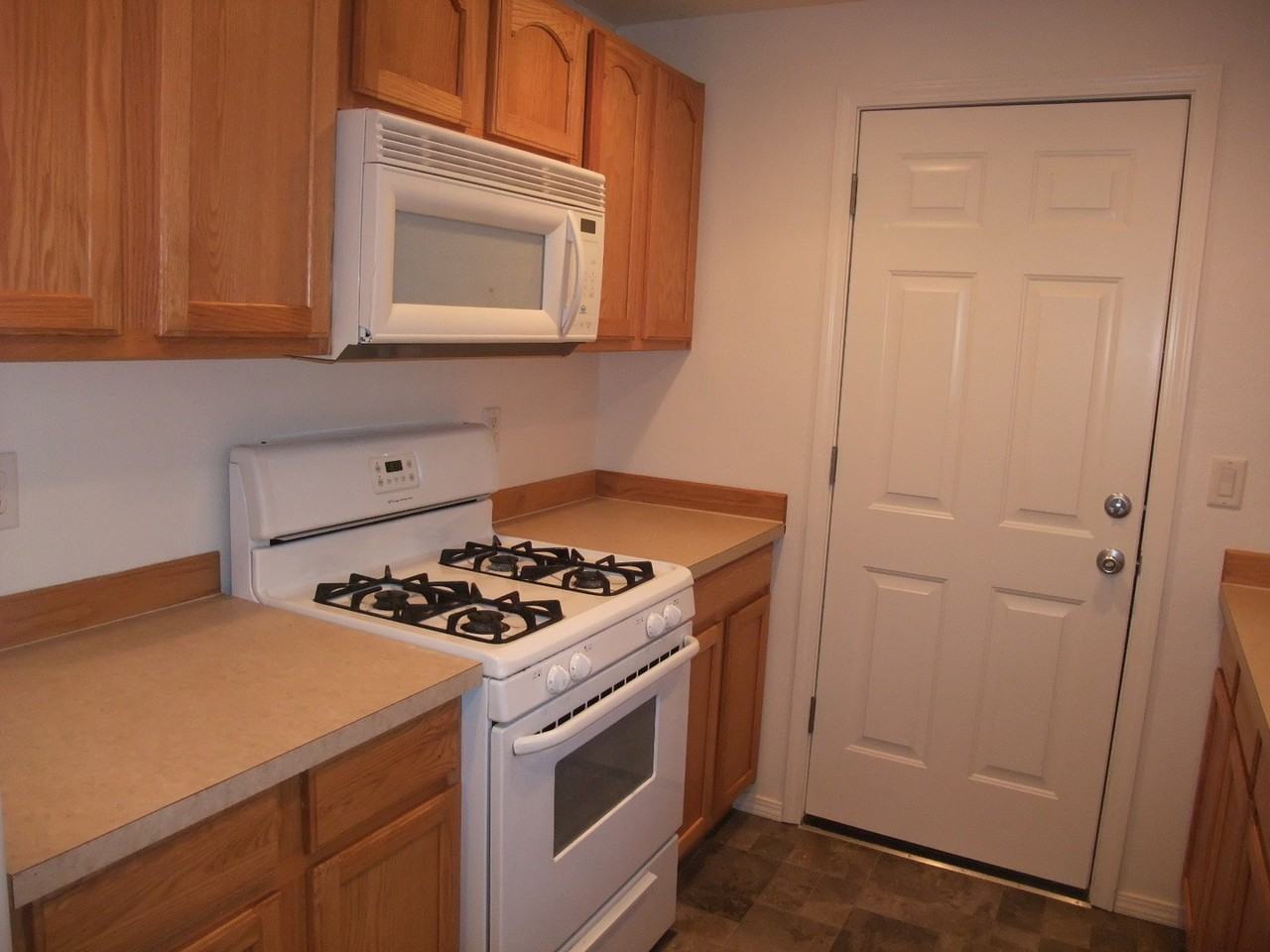 4082 Gusty Ave Ne - Photo 3 of 12