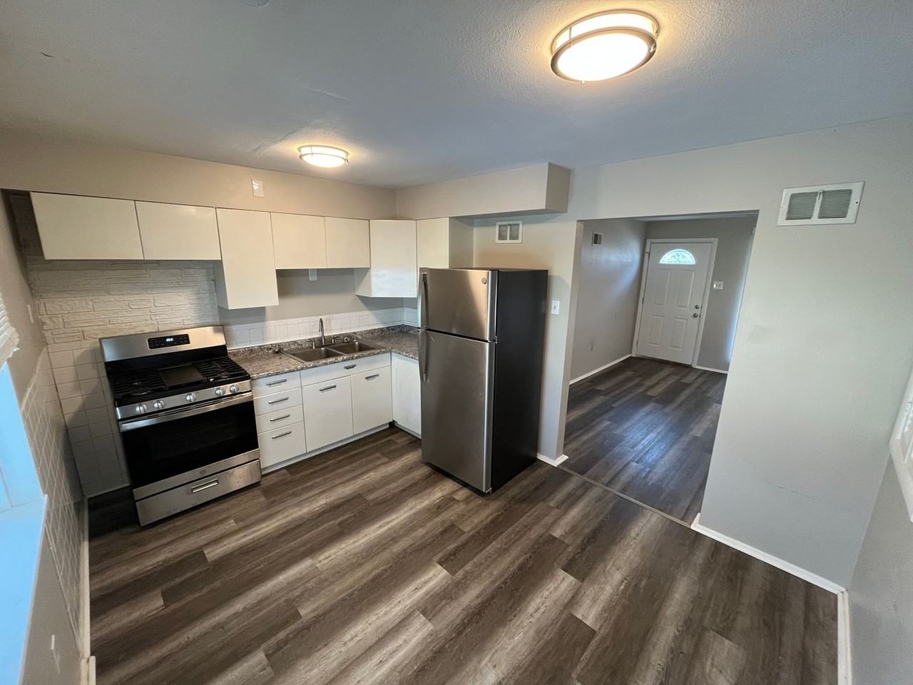 3922 Cranberry Ln - Photo 2 of 17