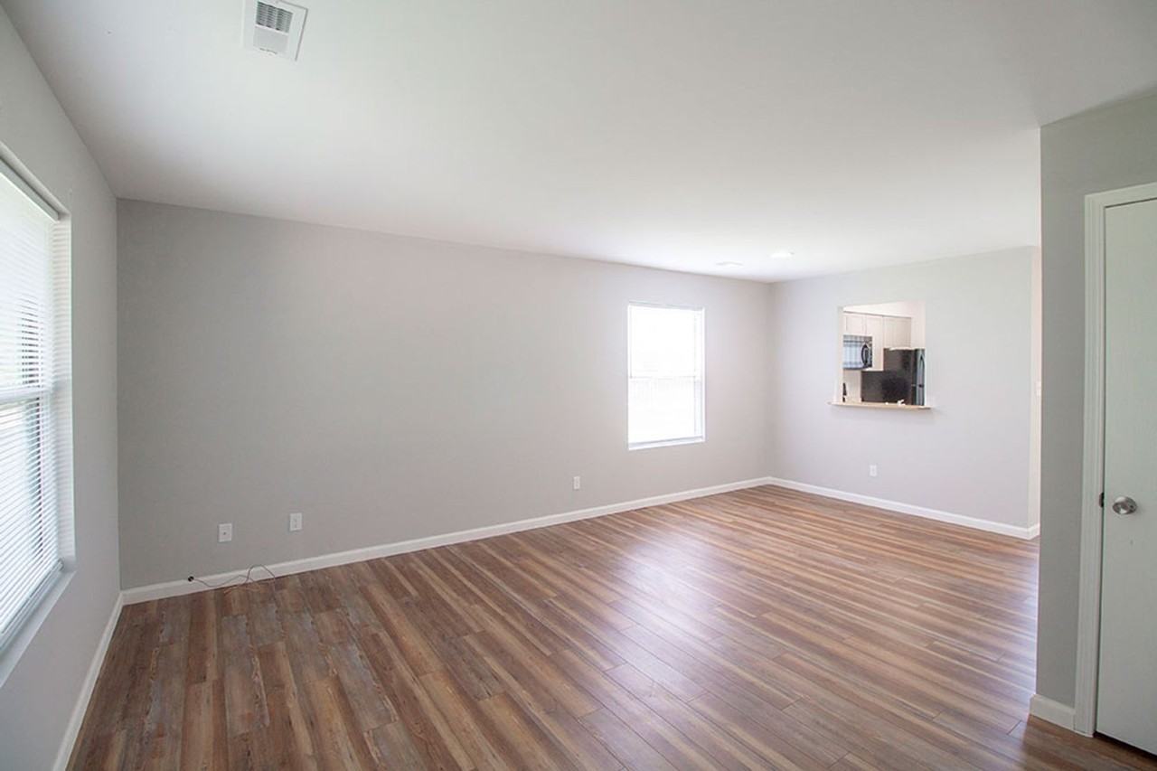 3343 S Brampton Ln - Photo 2 of 29