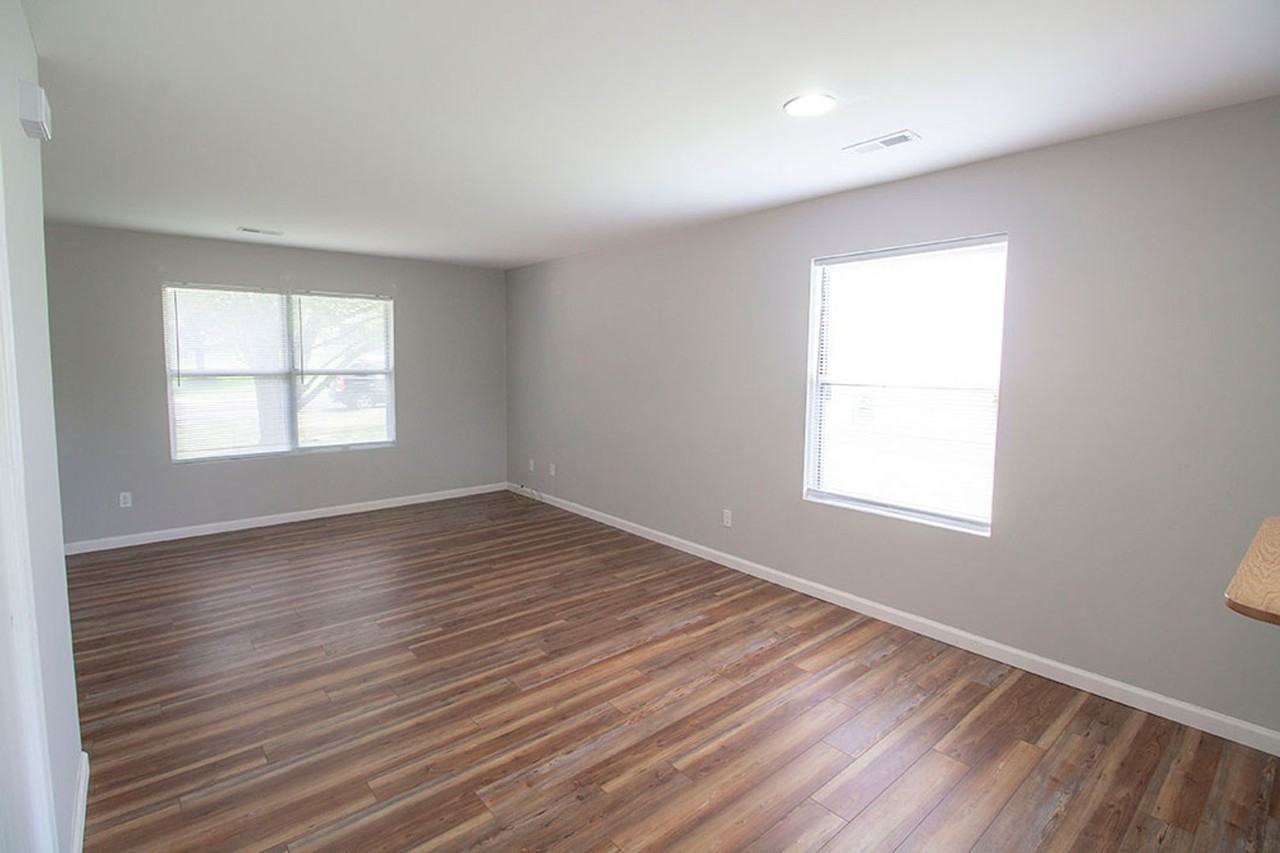 3343 S Brampton Ln - Photo 5 of 29