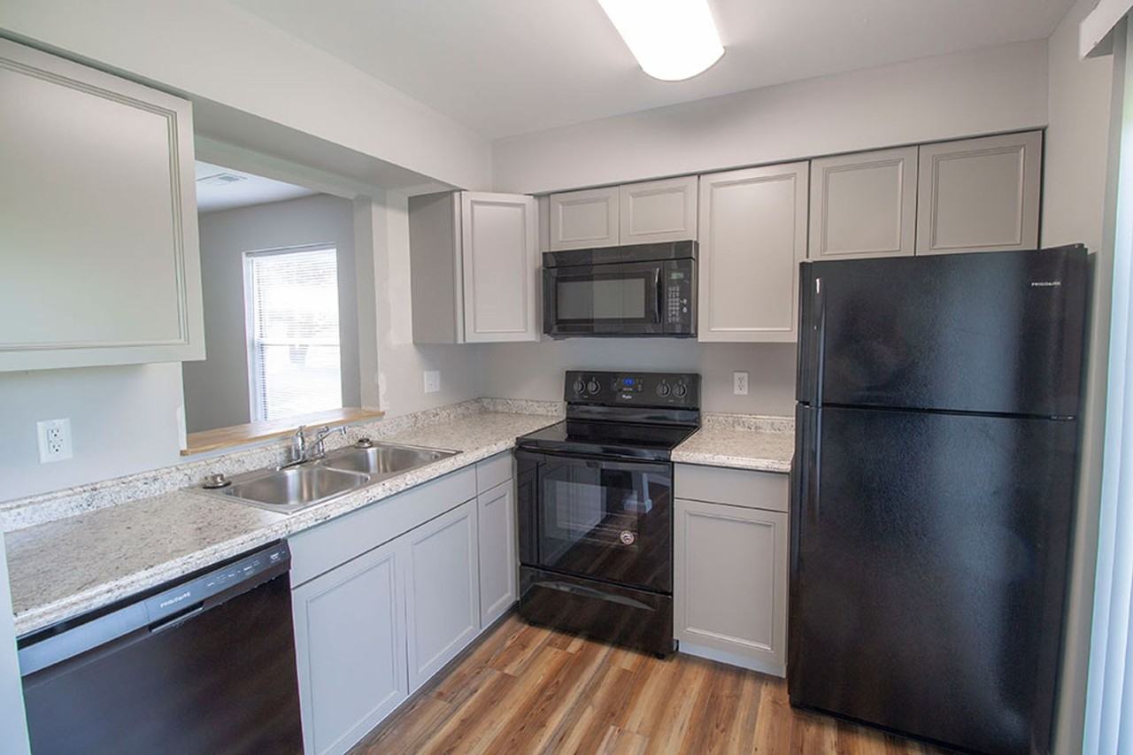 3343 S Brampton Ln - Photo 6 of 29