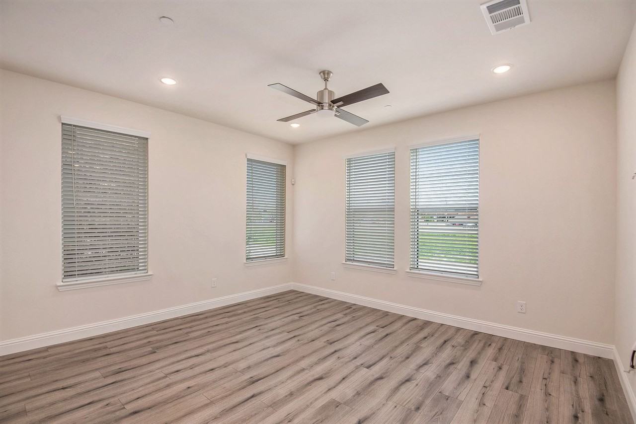 4525 Bishop St - Photo 4 of 24
