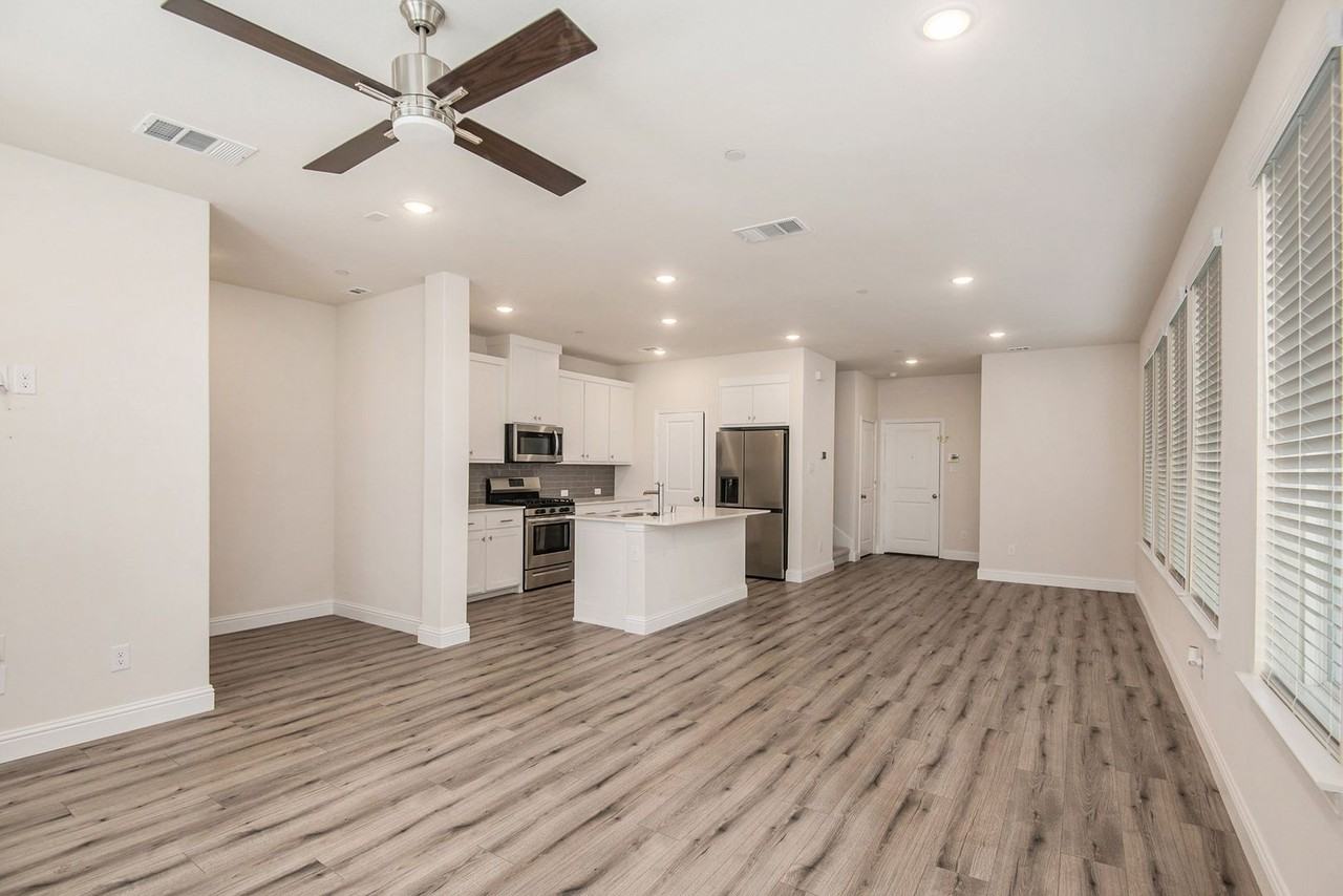 4525 Bishop St - Photo 5 of 24