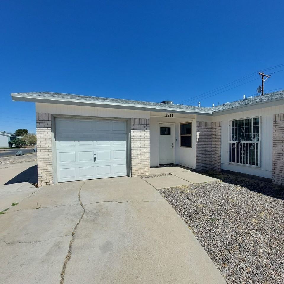 2214 Cumbre Negra St - Photo 3 of 29