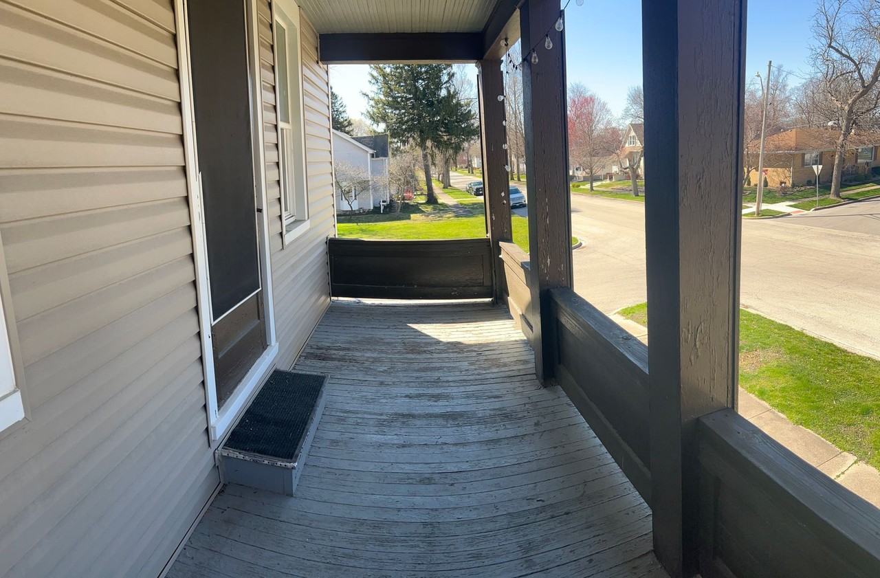 196 S Grand Ave - Photo 2 of 6