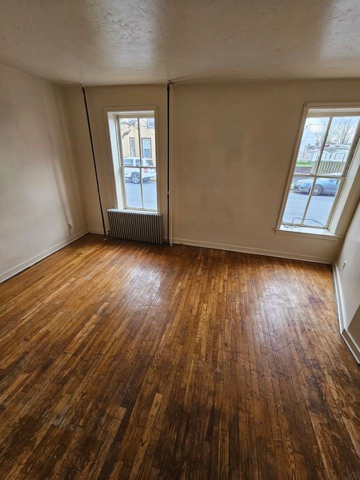 205 Jefferson Ave - Photo 3 of 23