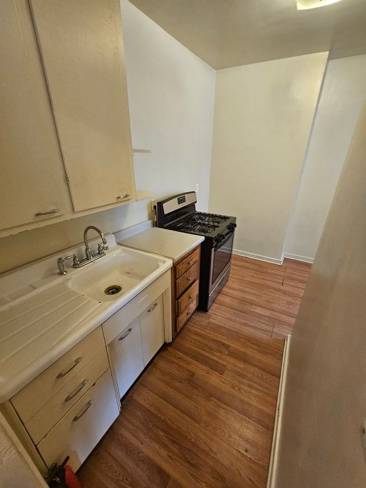 205 Jefferson Ave - Photo 6 of 23