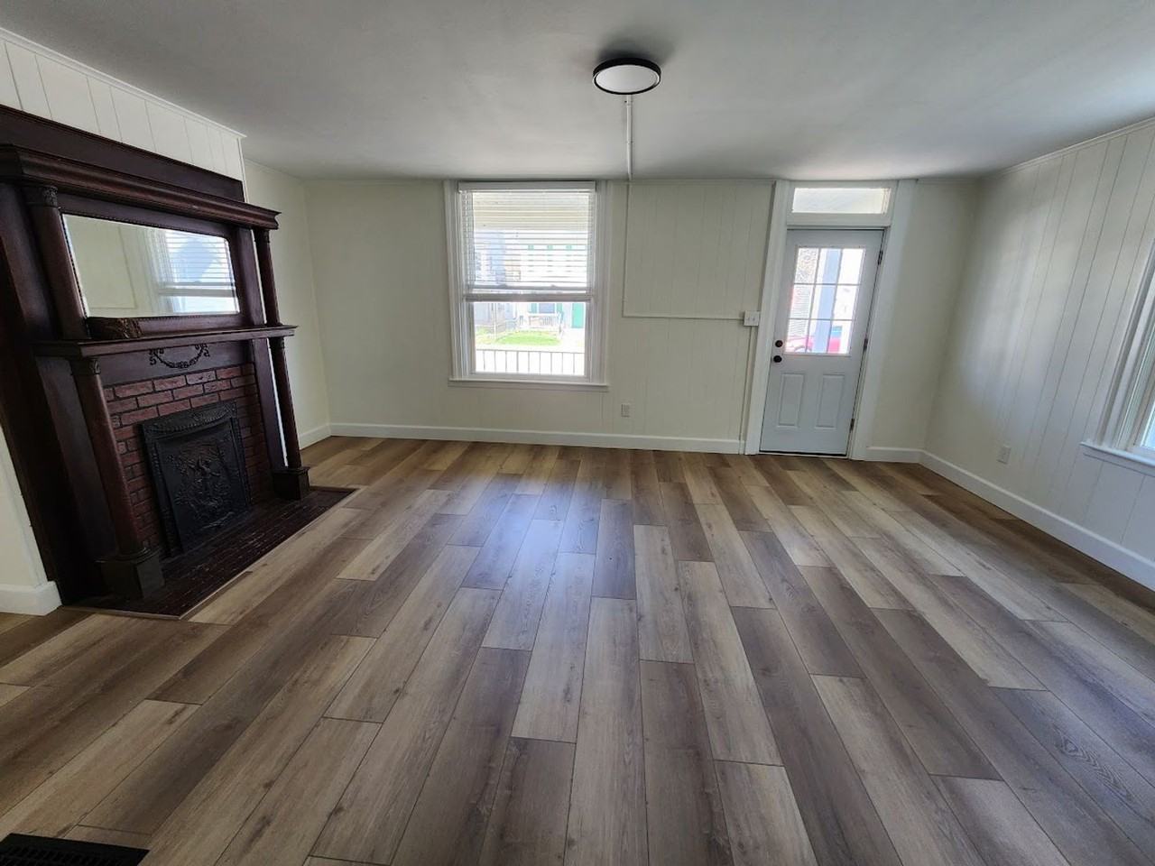 121 Gordon Ave - Photo 2 of 11