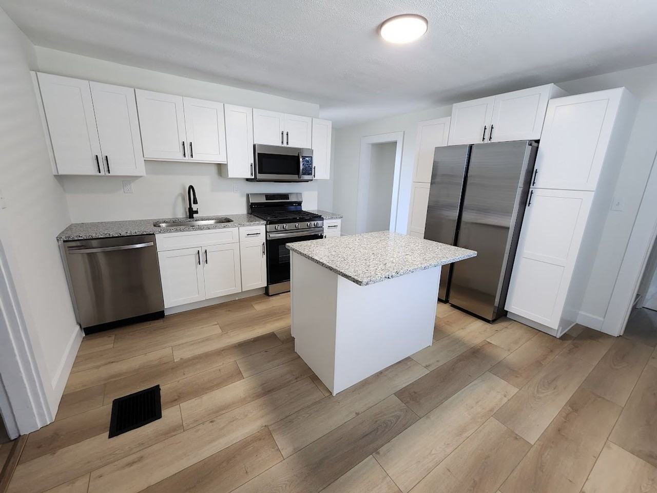 121 Gordon Ave - Photo 5 of 11