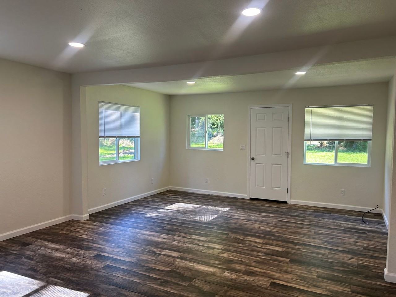 4128 Greenwood Heights Dr - Photo 2 of 19