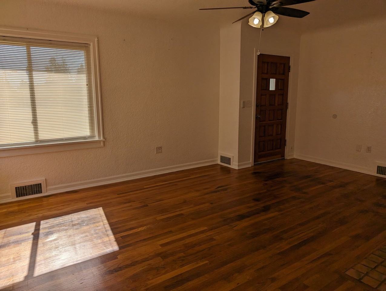 1135 E Orange Ave - Photo 2 of 16