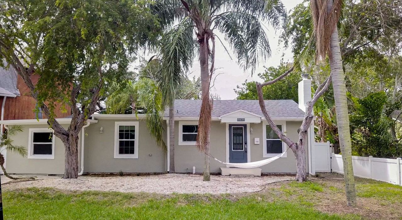 8438 Riverside Dr N - Photo 3 of 16