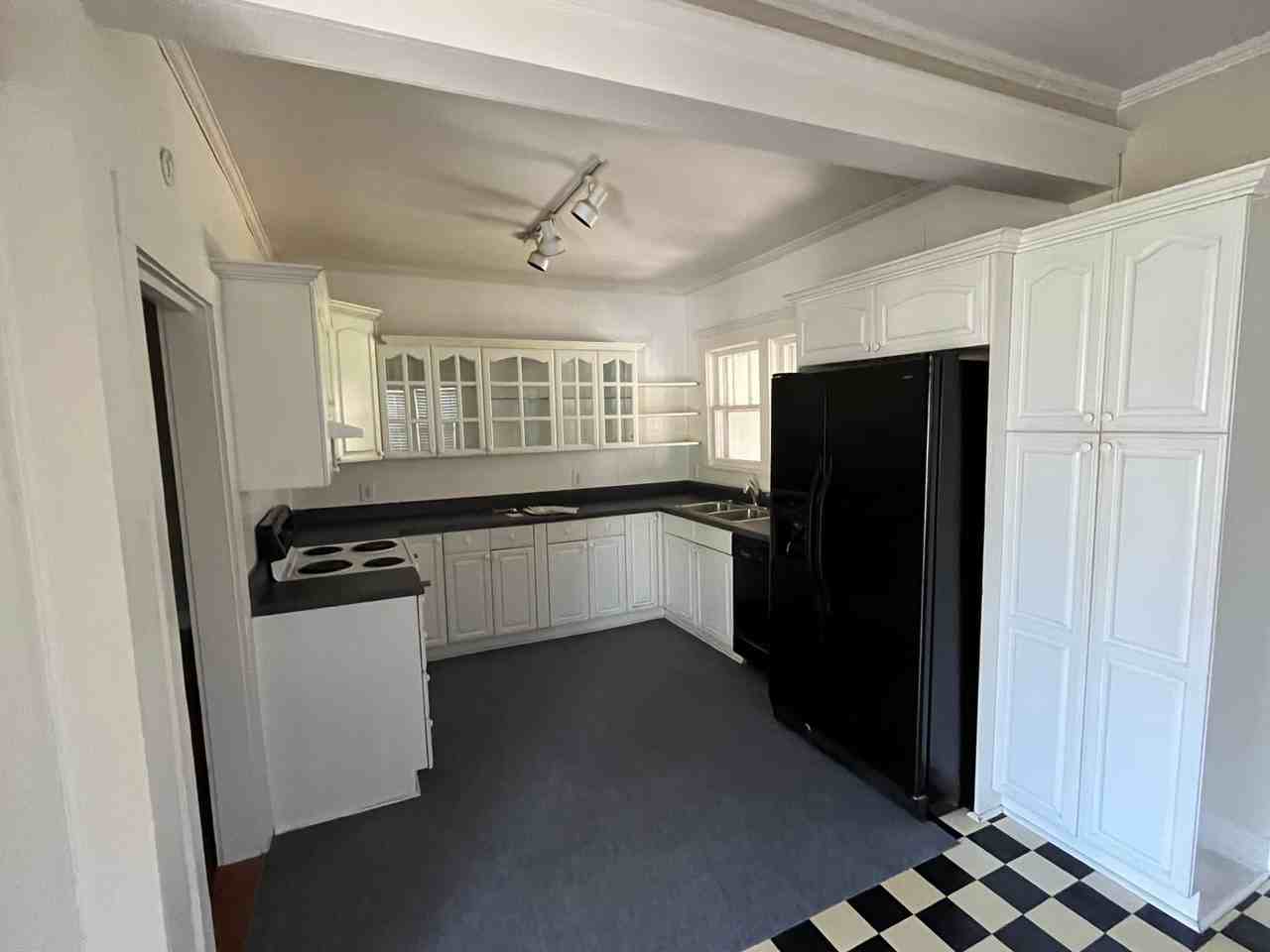 1511 N Main St - Photo 5 of 27