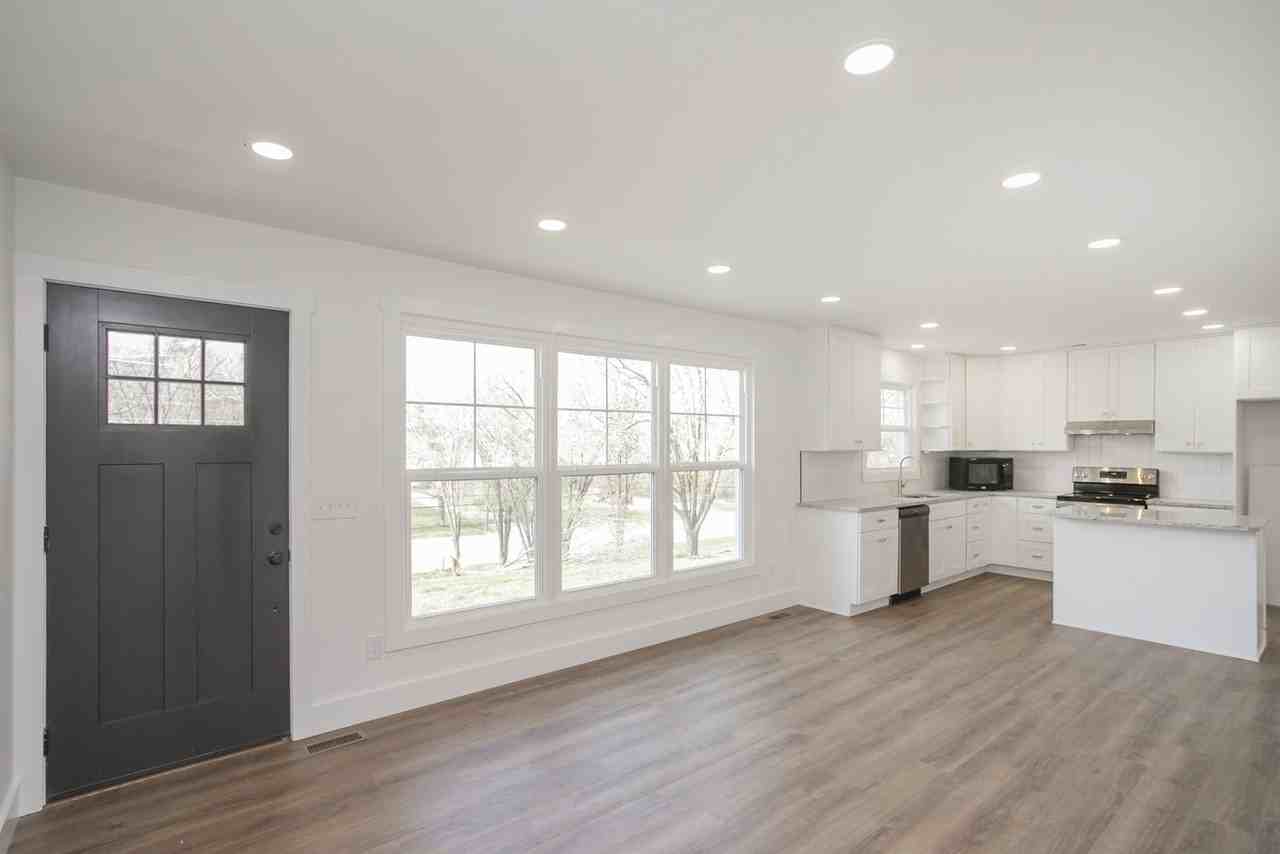 716 S Dickerson Rd - Photo 2 of 48